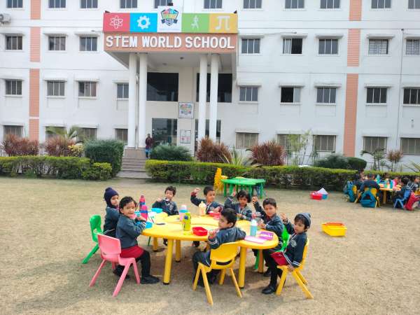 Outdoor Classroom Week for Classes PG - KG